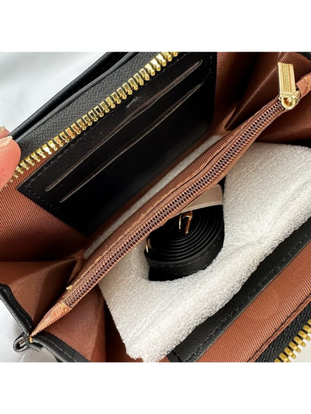 Forever Lovely Black Crossbody Wallet With Gold Zipper & Adjustable Strap NIP - Picture 6 of 9